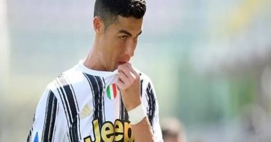 Tin bóng đá 17/5: Ronaldo bị ‘cô lập’ trong phòng thay đồ Juventus