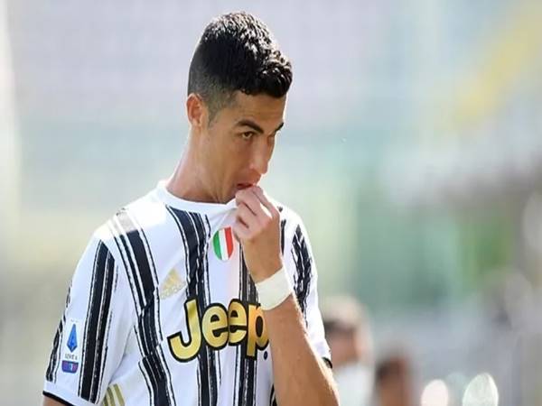 Tin bóng đá 17/5: Ronaldo bị ‘cô lập’ trong phòng thay đồ Juventus