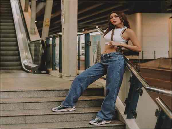 Quần ống rộng + Balenciaga: thời trang high street