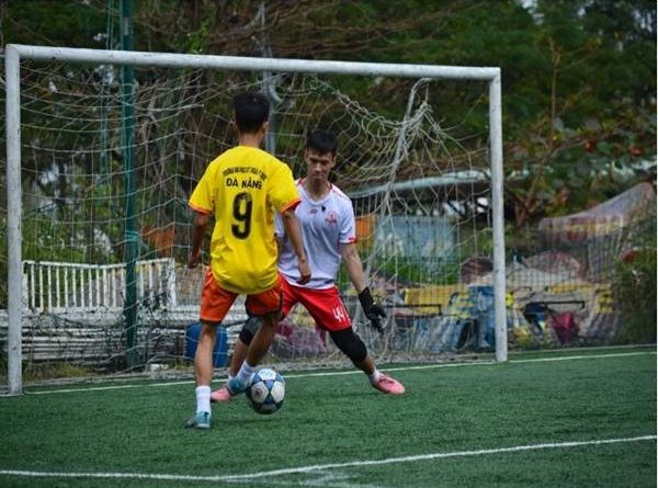 Lý do tại sao đỡ bước một lại quan trọng trong bóng đá